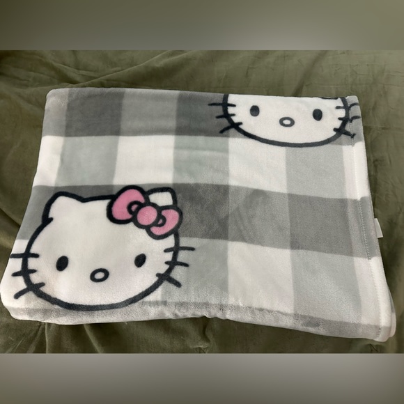 HTF Hello Kitty Plaid Throw Blanket - Picture 1 of 2